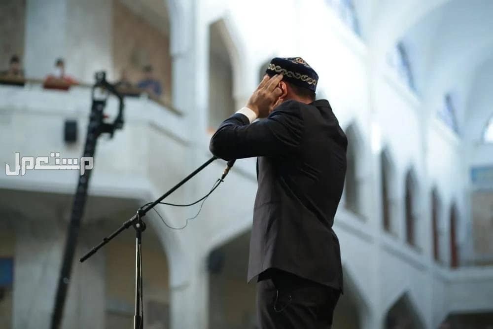 تفسير حلم شخص يؤذن وهو ليس بمؤذن رجل يرتدي بذلة ويؤذن للصلاة68922911