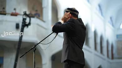 تفسير حلم شخص يؤذن وهو ليس بمؤذن رجل يرتدي بذلة ويؤذن للصلاة68922911