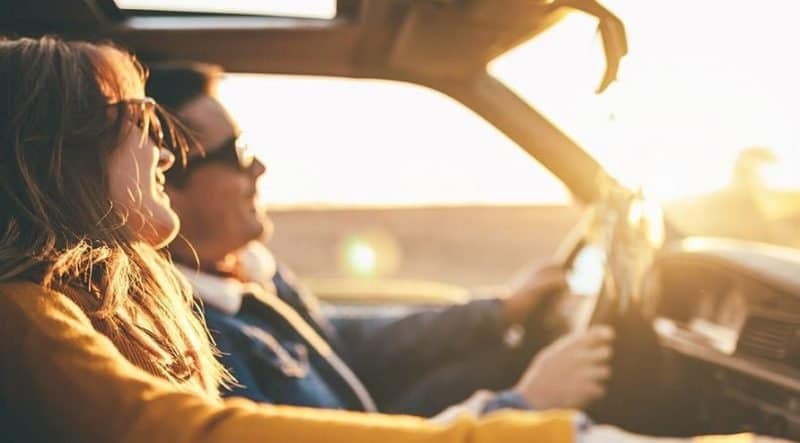 ركوب السيارة مع رجل369946214